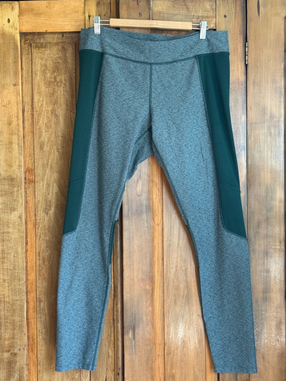 The North Face XL Mid-Rise Green Heather Leggings with Dark Green Panels